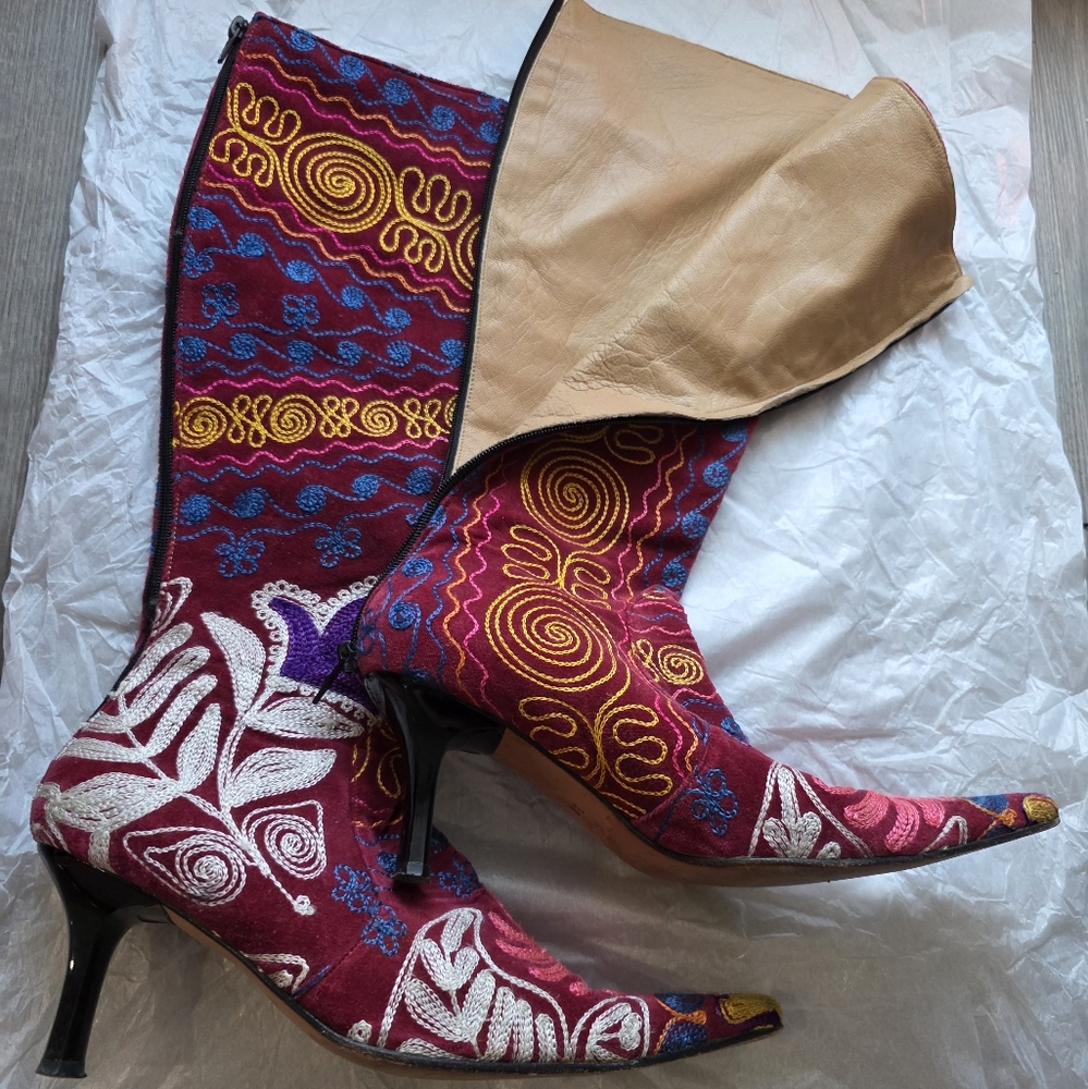 Edoche Hand Embroidered Boots - Size 38 - Picture 9 of 11